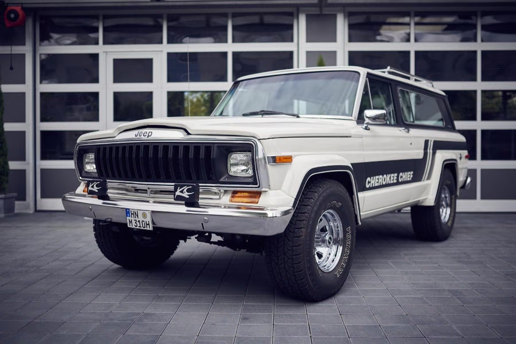 Jeep Cherokee Chief (SJ)